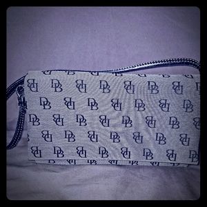 Dooney and bourke purse